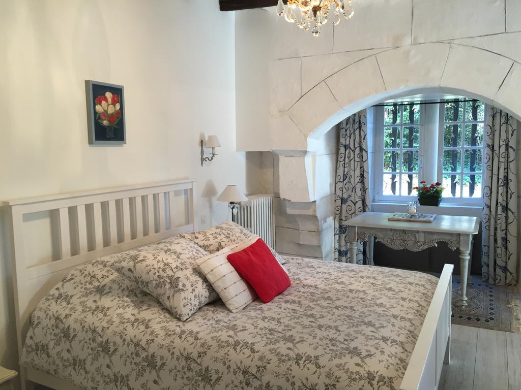 Loire Valley Medieval Getaway Rochecorbon Exterior photo