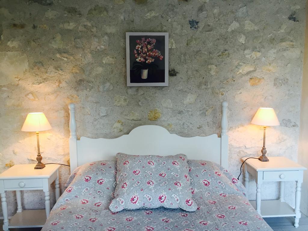 Loire Valley Medieval Getaway Rochecorbon Room photo