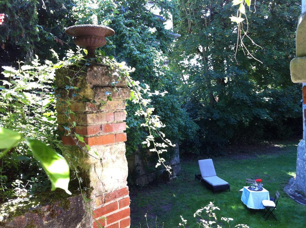 Loire Valley Medieval Getaway Rochecorbon Room photo