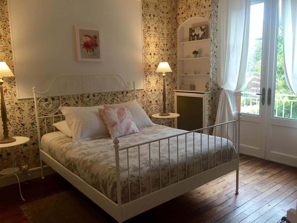Loire Valley Medieval Getaway Rochecorbon Exterior photo