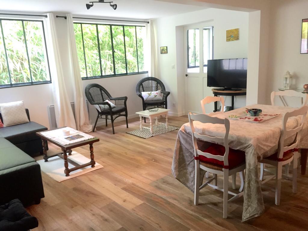 Loire Valley Medieval Getaway Rochecorbon Exterior photo