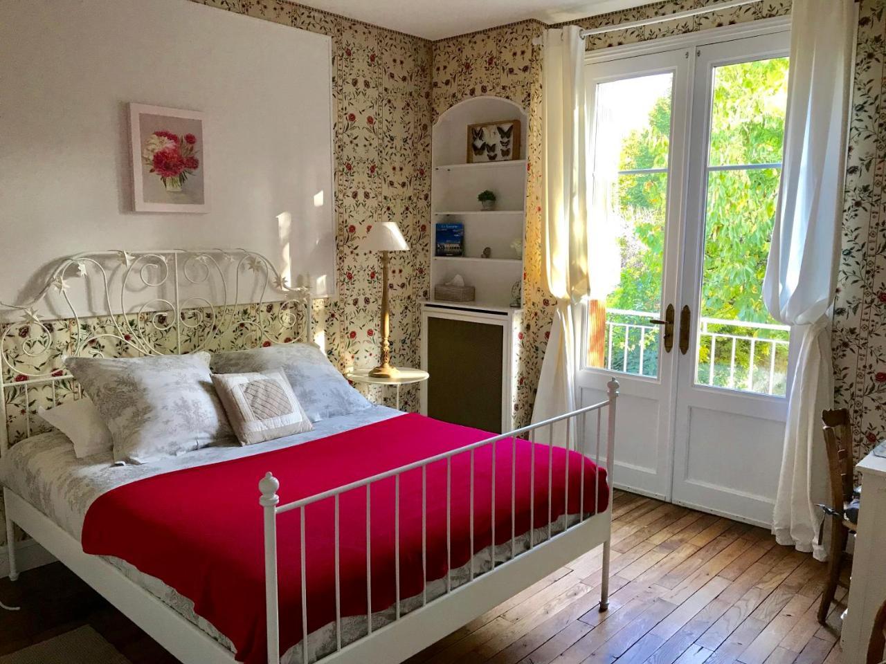Loire Valley Medieval Getaway Rochecorbon Exterior photo